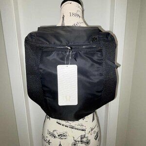 LULULEMON In A Cinch Back Pack – NEW WITH TAG – Black